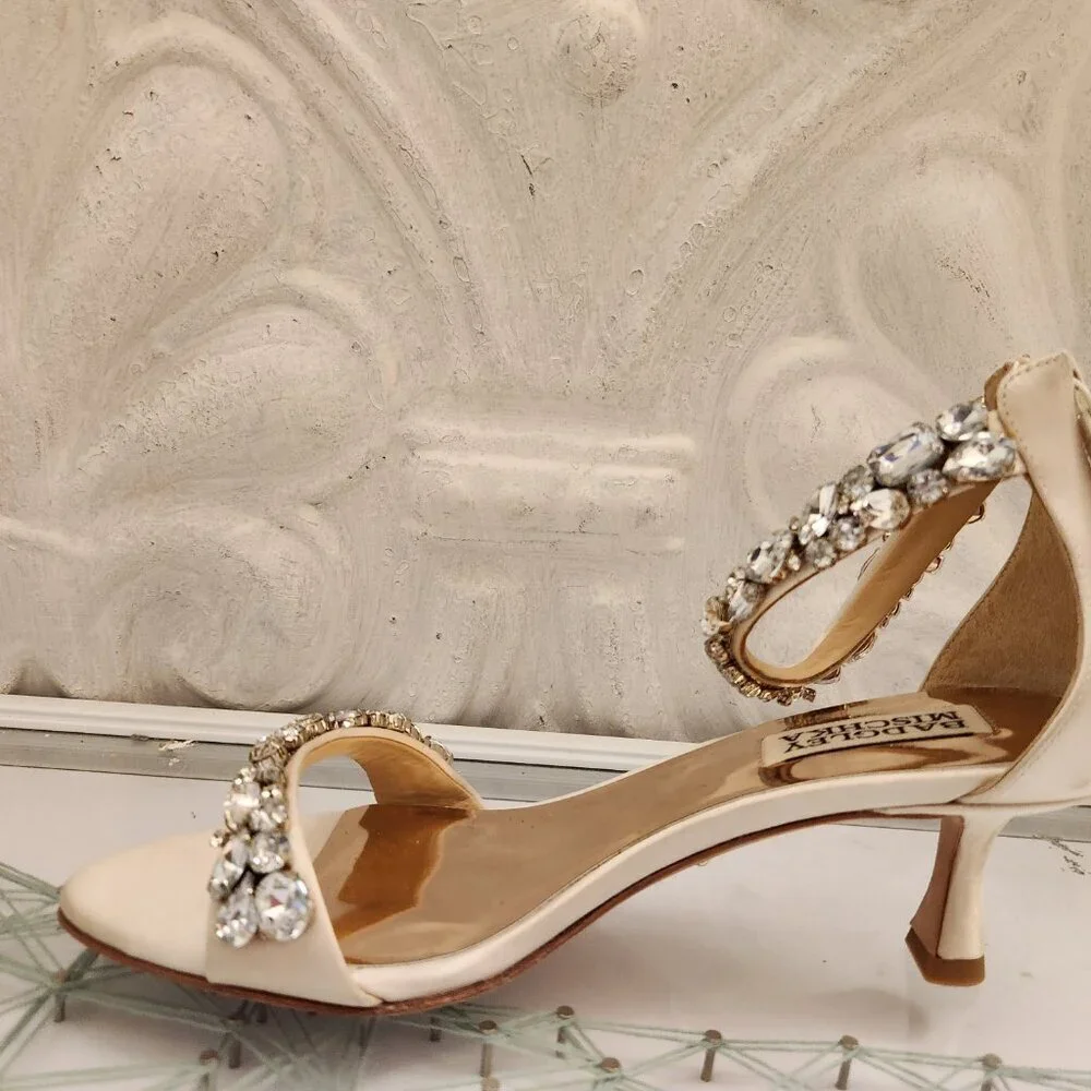 Badgley Mischka Embellished Sandals. NWT. Size 6